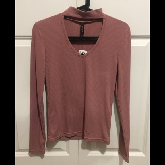 4/$30 Mauve choker-style top - Picture 1 of 1